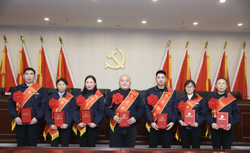 關(guān)于表彰2020年度先進集體、先進個人的決定