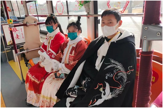 老家河南 心的春運(yùn)︱熟悉的春節(jié)里！ 看洛陽(yáng)公交人的過(guò)年儀式感 