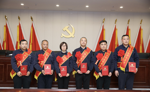 0203 安全服務(wù)能手從左至右依次為 黨萬超、朱學(xué)民、任興芳、王琳汝、周冬偉、王須波.jpg