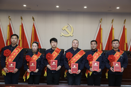0204 節(jié)能能手從左至右依次為 石亞杰、沈小慶、楊興忠、于俊國、權(quán)振利、吳偉偉.jpg